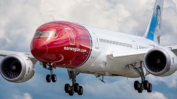 art-Norwegian-Air-Shuttle-Dreamliner-620x349