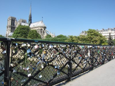Source: http://www.whereisdarrennow.com/2011/04/locks-of-love-paris.html
