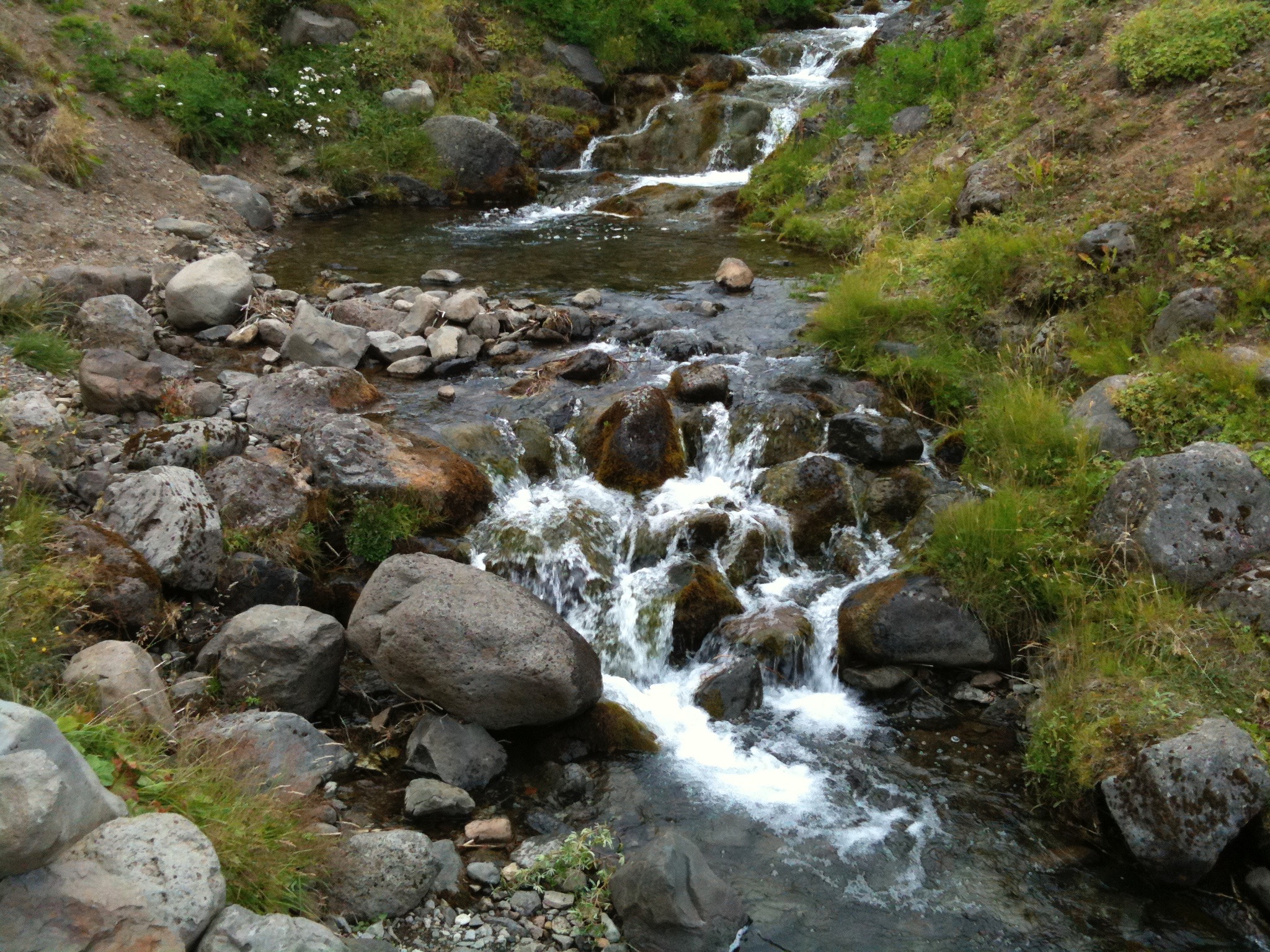 a river running through a rocky area