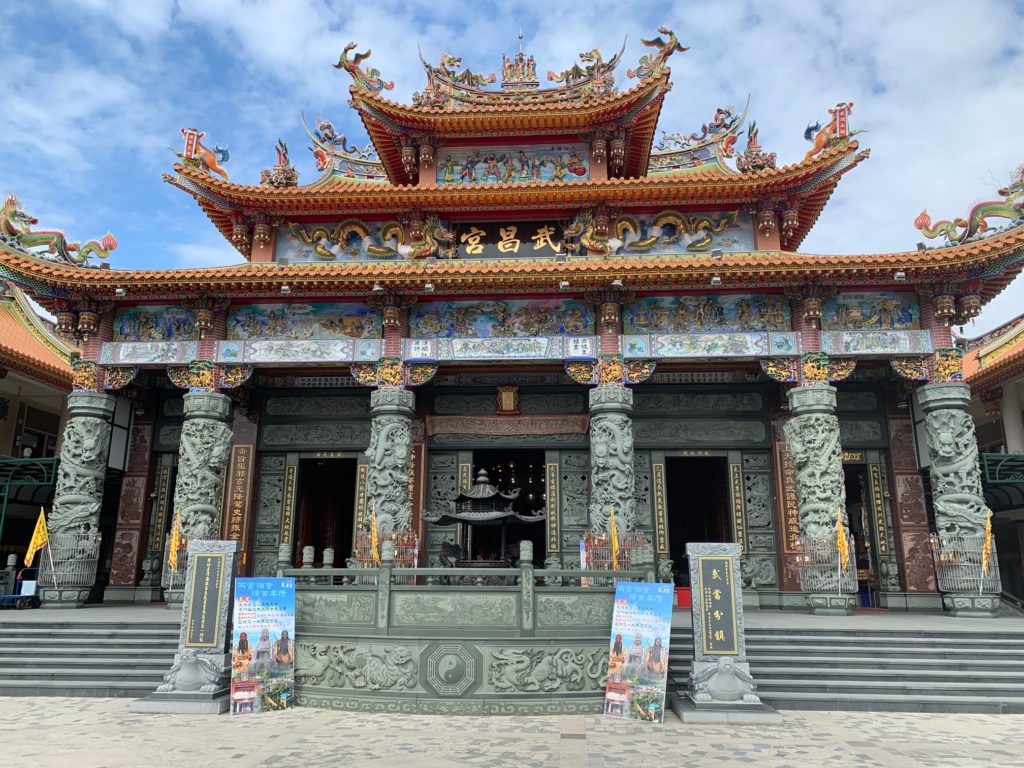 Thean Hou Temple with a statue on the front