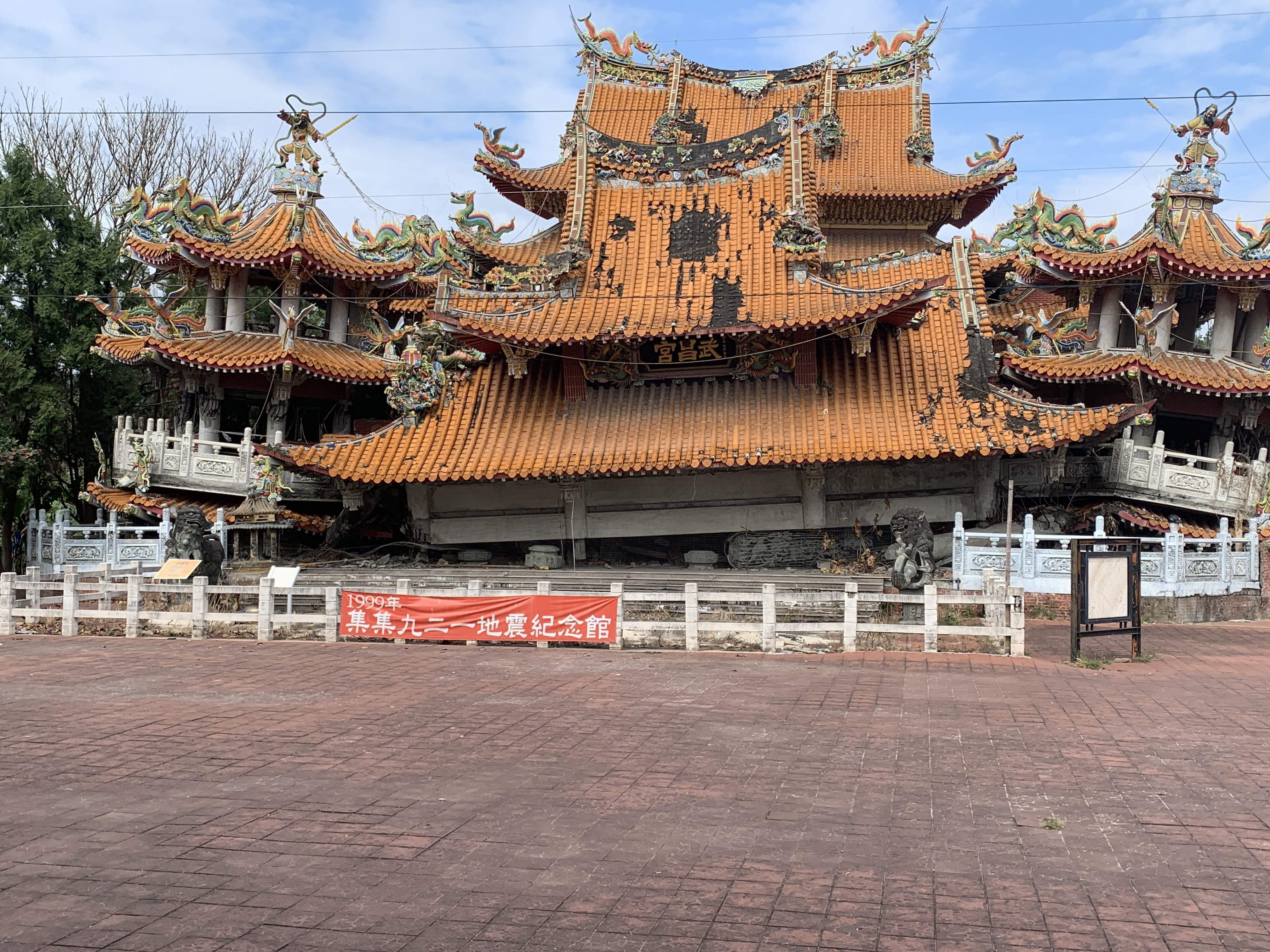 Thean Hou Temple with a red roof