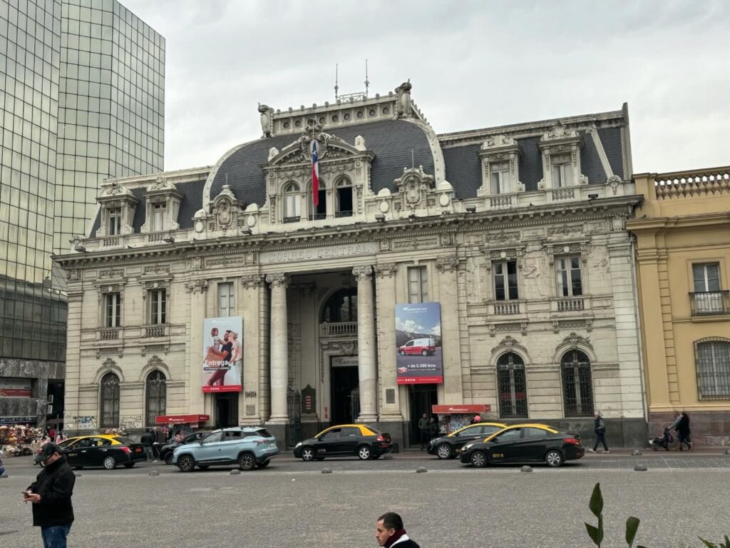 a building with many cars parked in front of it