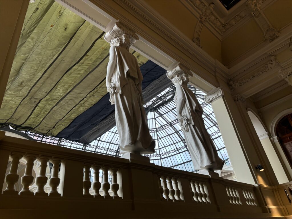 a statue of a man and woman in a building