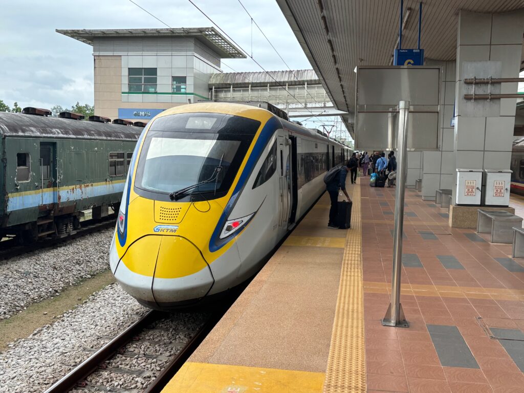 a train at a train station