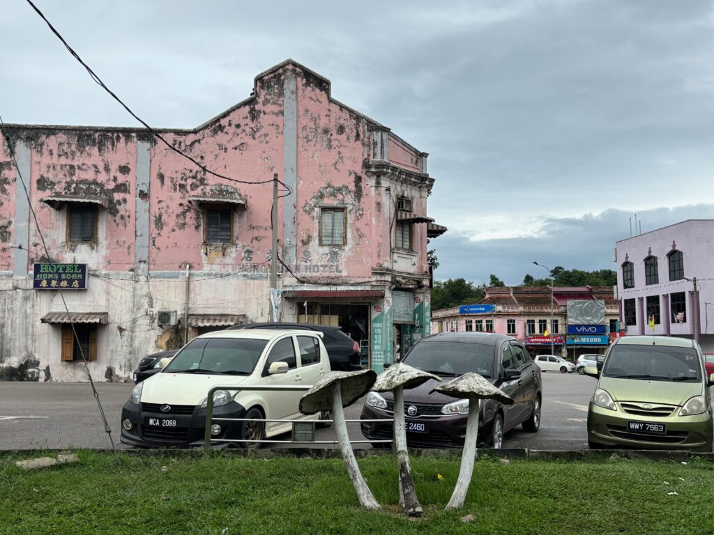 a group of cars parked in front of a pink building