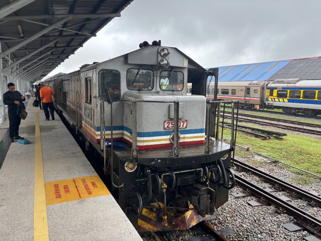 a train at a train station