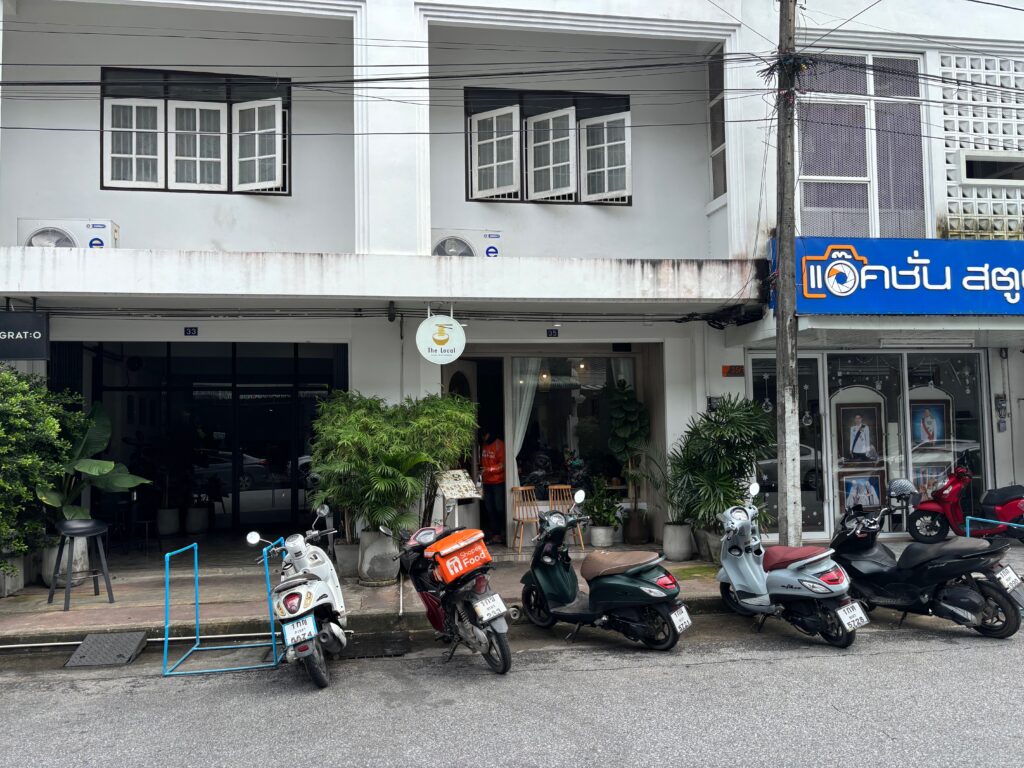 a group of motorcycles parked outside of a building