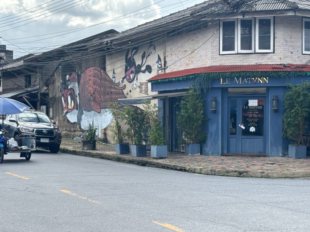 a car parked on the side of a building