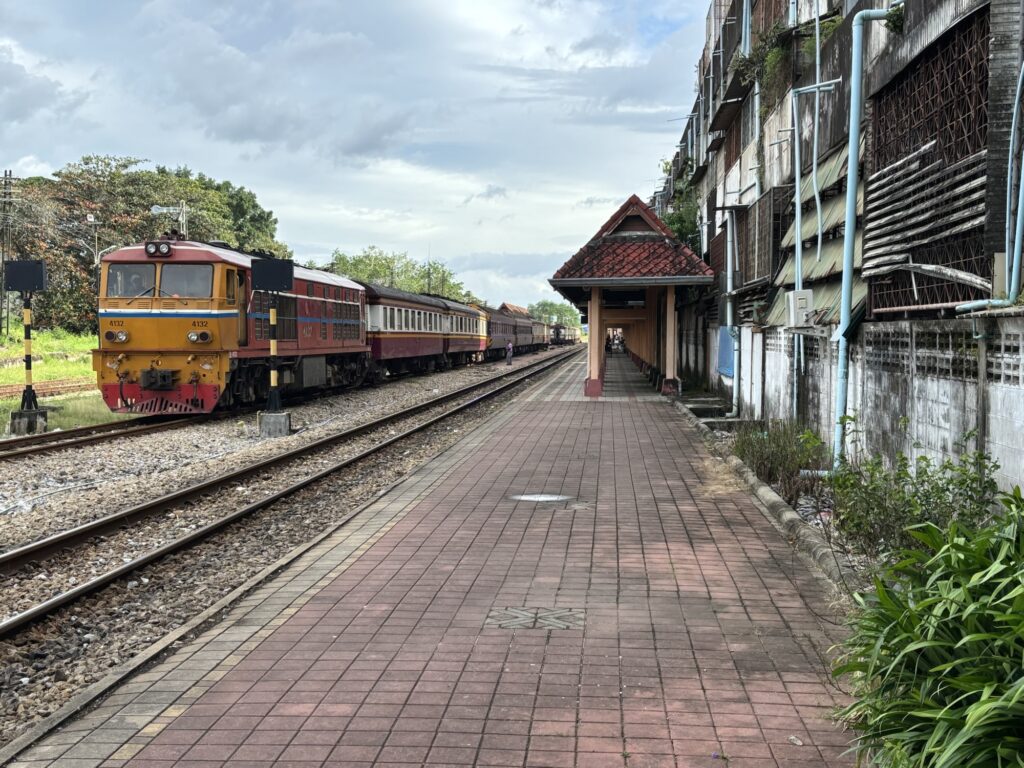 a train tracks next to a building