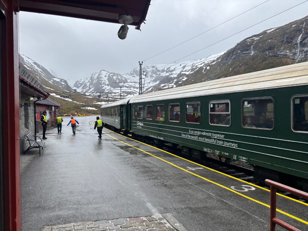 a train on a train station