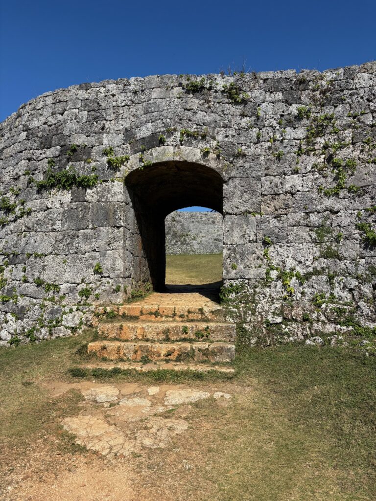 a stone wall with a stone archway
